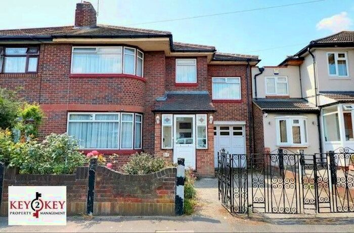 4 Bedroom Semi-Detached House To Rent In Radley Avenue, Ilford, IG3