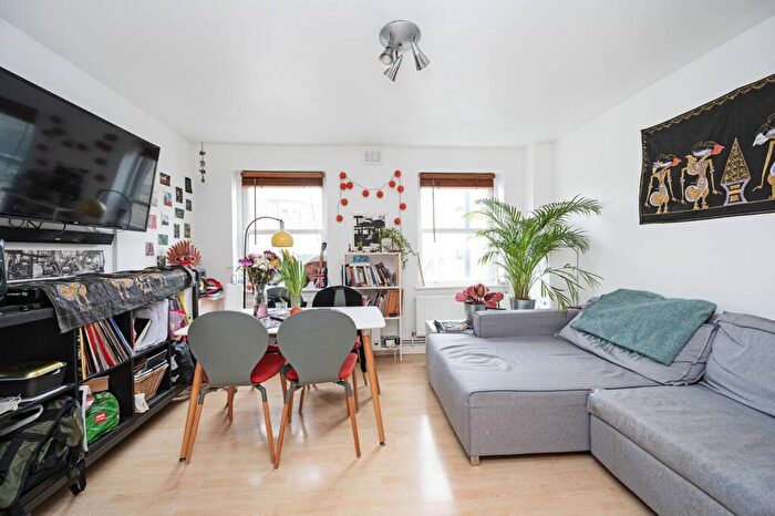 1 Bedroom Flat For Sale In Mile End Road, Stepney, London, E1