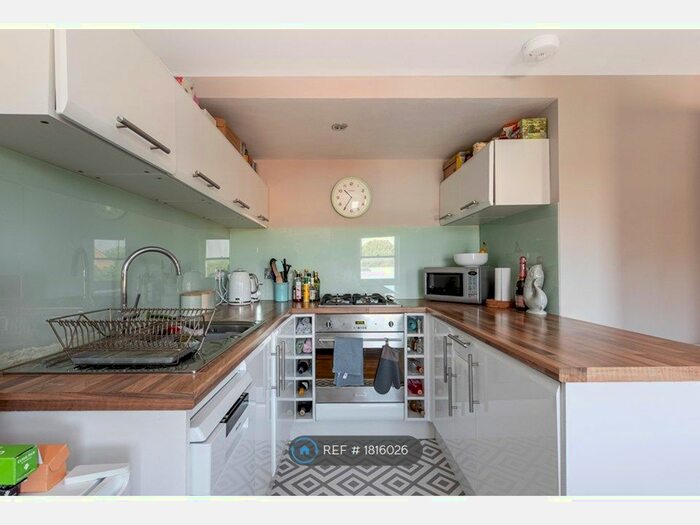 2 Bedroom Flat To Rent In Bedford Hill, Balham, SW12