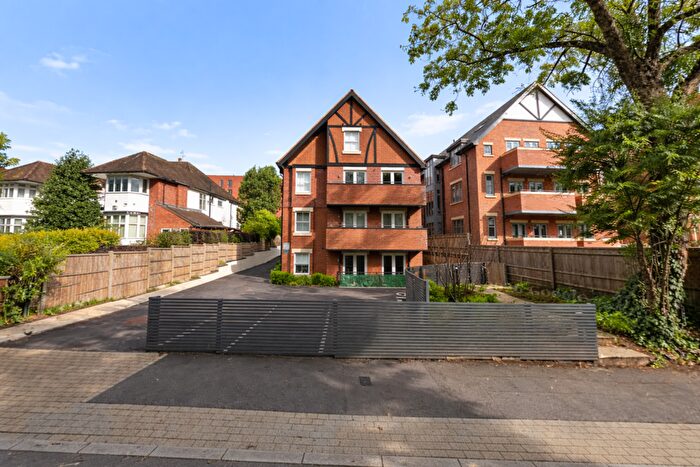 3 Bedroom Flat To Rent In Holden Road, London, N12