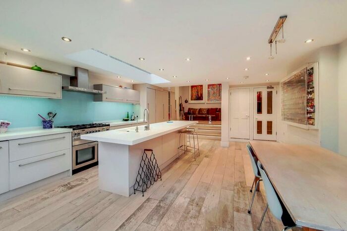 5 Bedroom Detached House To Rent In St Julians Farm Road, West Norwood, London, SE27