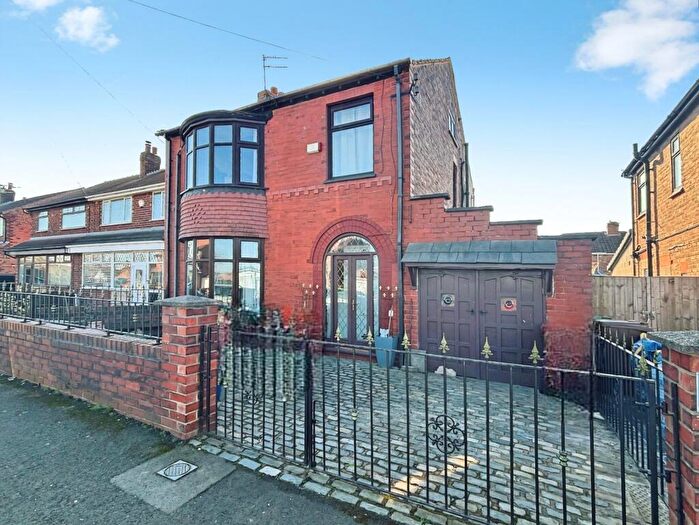 3 Bedroom Detached House For Sale In Balmoral Drive, Denton, Manchester, Greater Manchester, M34