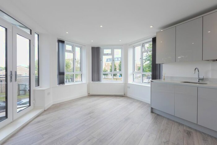 2 Bedroom Flat To Rent In Cookham Road, Maidenhead, SL6