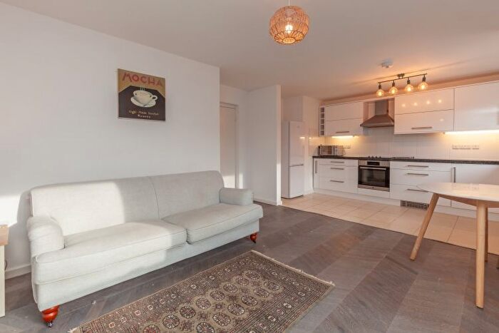 2 Bedroom Flat To Rent In West Street, Oxford, OX2