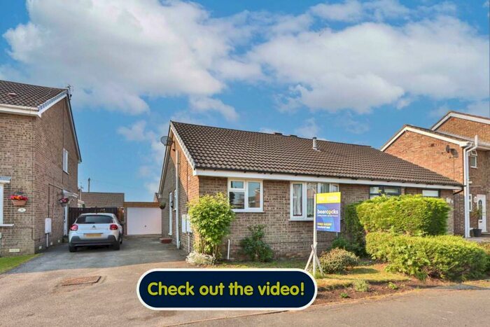 2 Bedroom Semi-Detached Bungalow For Sale In Greylees Avenue, Hull, HU6