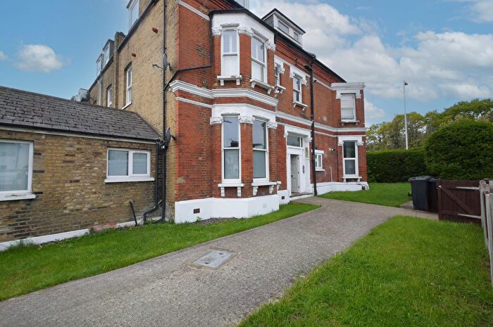 1 Bedroom Flat For Sale In Hollybush Hill, London, E11