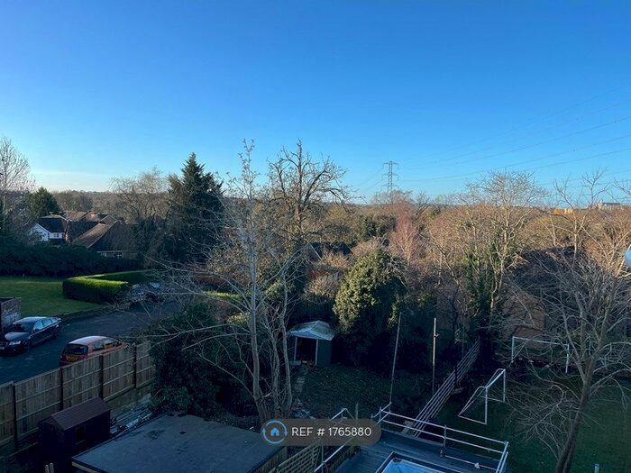 Studio To Rent In Bushey Grove Road, Bushey, WD23