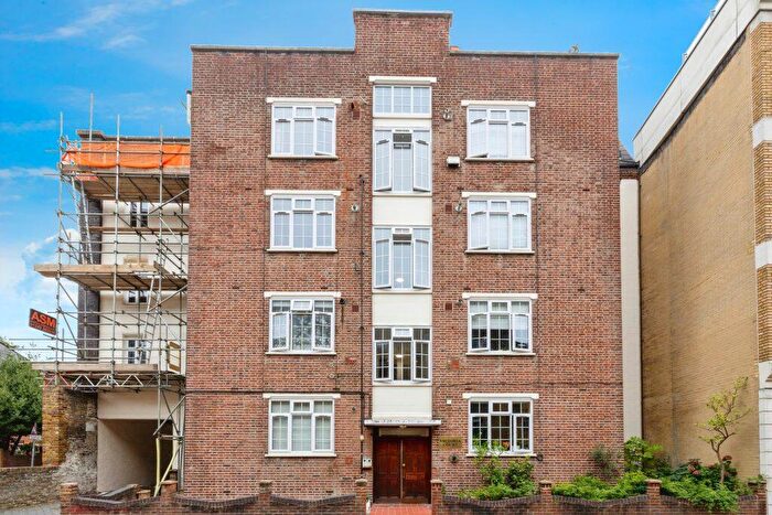 2 Bedroom Flat For Sale In Victoria Court, London, E1