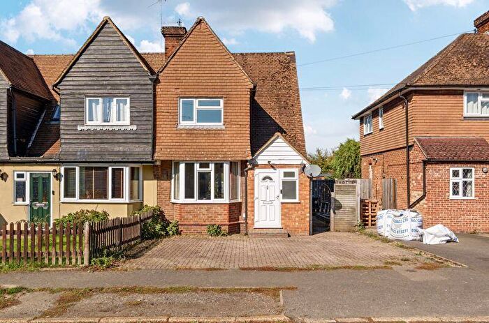 3 Bedroom Semi-Detached House For Sale In Medway Avenue, Yalding, ME18