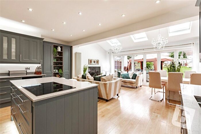 3 Bedroom Semi Detached House For Sale In Elmhurst Drive, Hornchurch, RM11