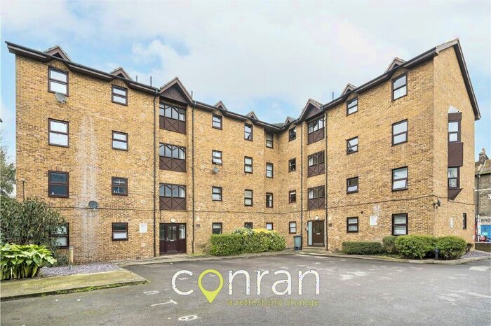 2 Bedroom Apartment To Rent In Endwell Road, Brockley, SE4