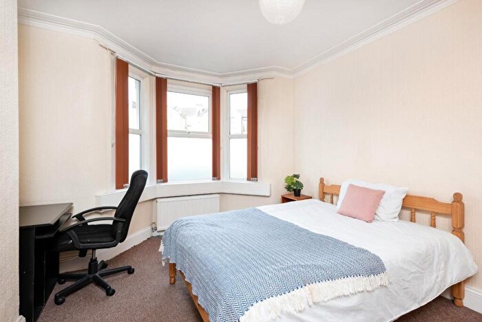 4 Bedroom Terraced House To Rent In Beckhampton Road, Bath, BA2