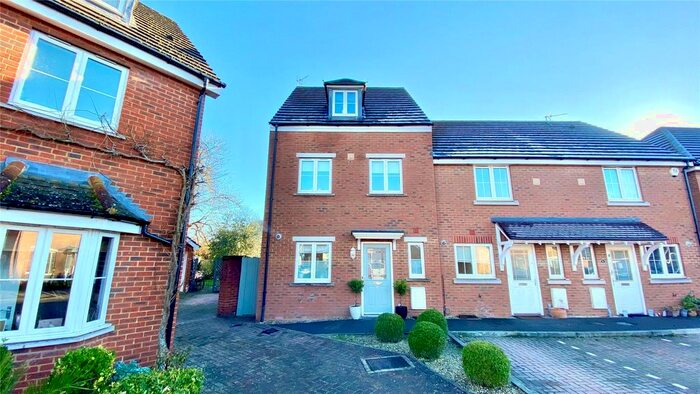 3 Bedroom Town House To Rent In Barley Gardens, Winnersh, Berkshire, RG41