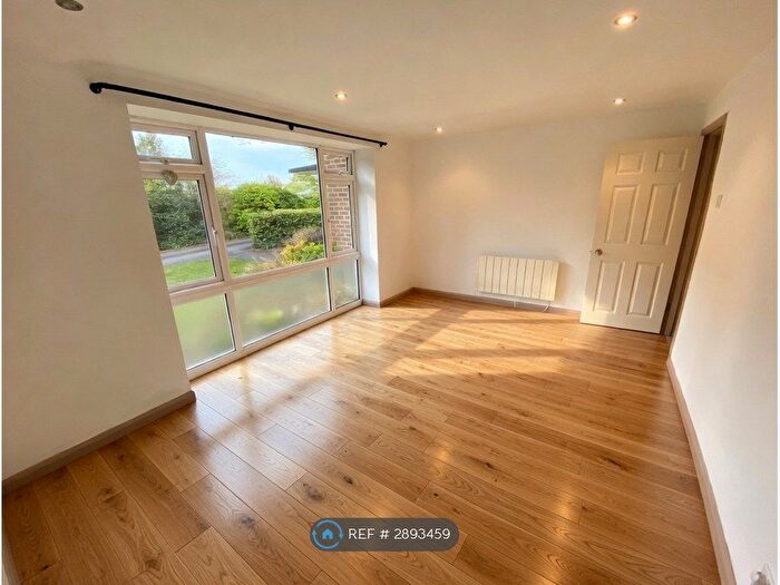 2 Bedroom Flat To Rent In Stirling Court, Bournemouth, BH8