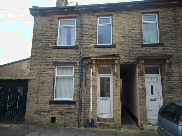 2 Bedroom House To Rent In Briggs Street, Queensbury Bradford, BD13
