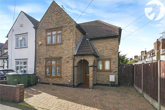 3 Bedroom Semi-Detached House For Sale In Maiden Lane, Crayford, Kent, DA1
