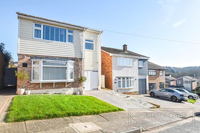 4 Bedroom Detached House For Sale In Greenoaks Close, Benfleet, SS7