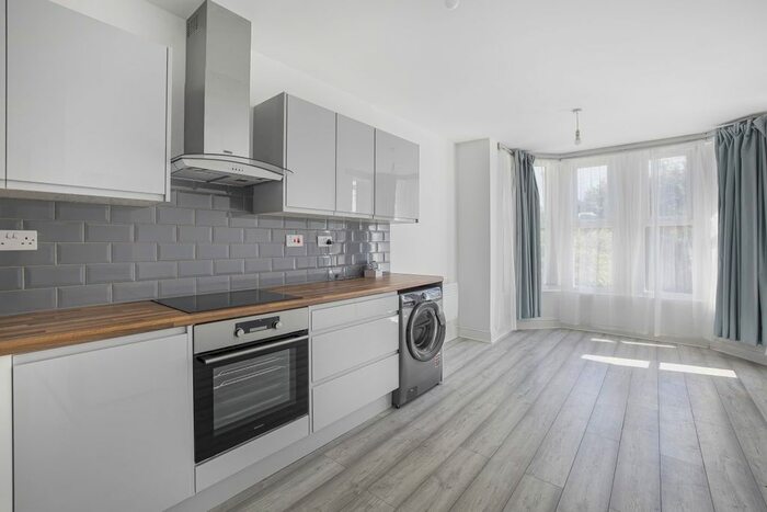 1 Bedroom Flat To Rent In Redcliffe Gardens, Cranbrook, Ilford, IG1