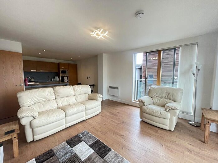 2 Bedroom Apartment To Rent In Vallea Court, Redbank, M4