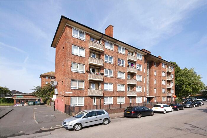 3 Bedroom Flat To Rent In Maple House, Idonia Street, London, SE8