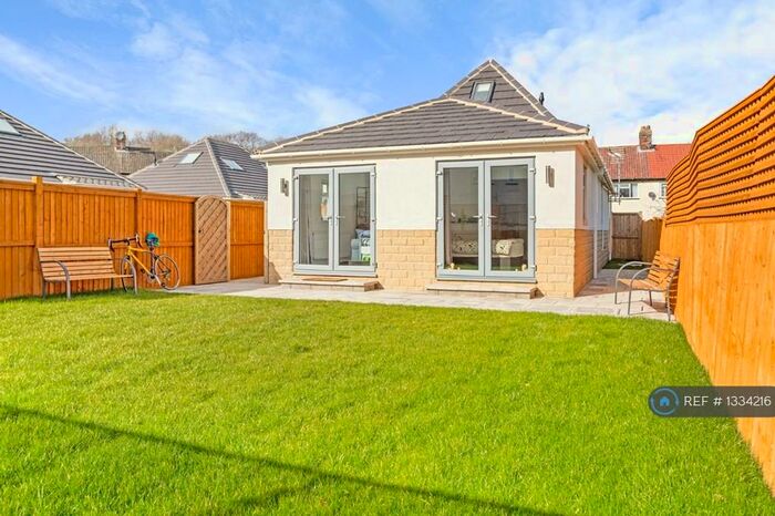 2 Bedroom Bungalow To Rent In Redesdale Grove, Leeds, LS16
