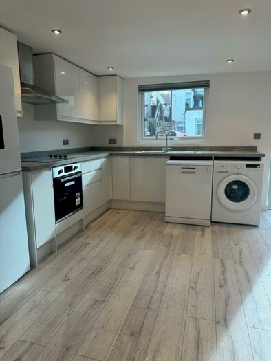 1 Bedroom House To Rent In Woodstock Avenue, Golders Green, NW11