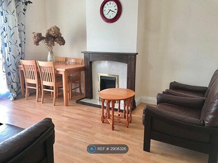 4 Bedroom Semi Detached House To Rent In Kingsley Road, Hounslow, TW3