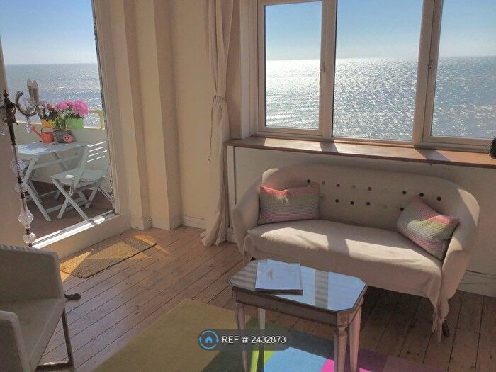 1 Bedroom Flat To Rent In Marine Court, St Leonards-On-Sea, TN38