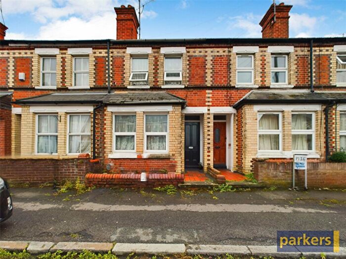 3 Bedroom Terraced House For Sale In Pitcroft Avenue, Reading, Berkshire, RG6
