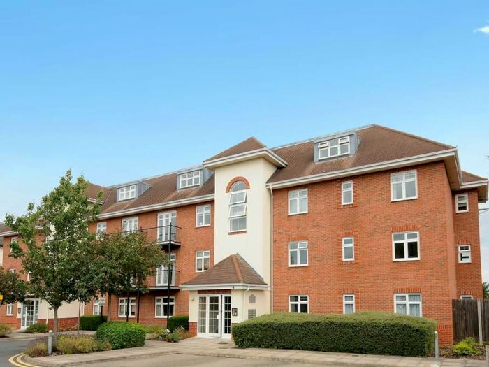 3 Bedroom Flat To Rent In Staines Road East, Sunbury On Thames TW16