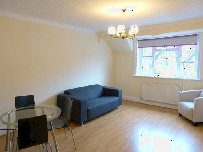 2 Bedroom Property To Rent In Aylth Gardens, London, NW11
