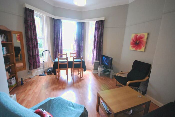 2 Bedroom Flat To Rent In Ladybarn Road, Fallowfield, Manchester, M14