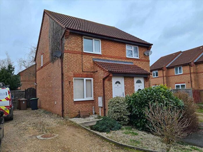 2 Bedroom Semi Detached House To Rent In Norwich Close, Sleaford, NG34