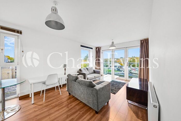 2 Bedroom Flat To Rent In Kings Mill Way, Willow Avenue, Denham, Uxbridge, UB9