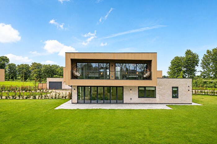 4 Bedroom Detached House For Sale In Park Road, Banstead, SM7