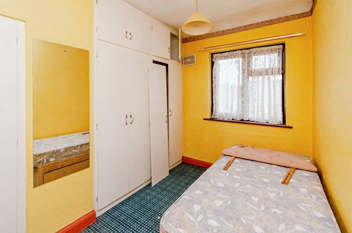 3 Bedroom Semi-Detached House For Sale In Waite Road, Willenhall, WV13