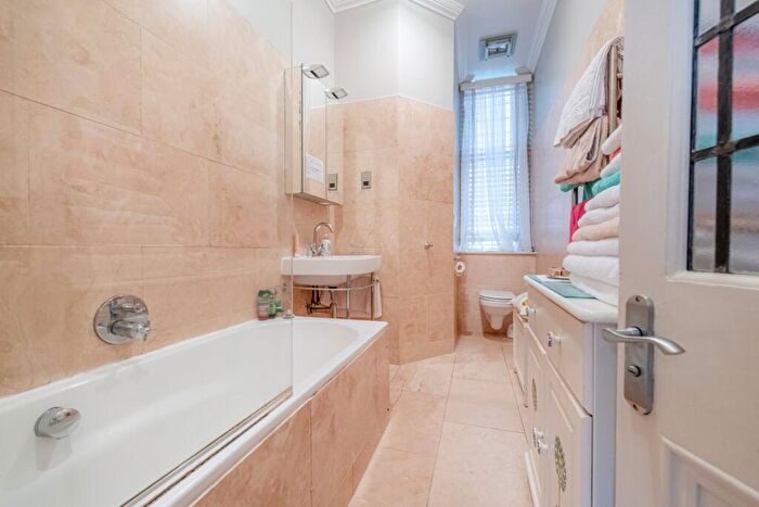 4 Bedroom Apartment To Rent In Hyde Park Mansions, Transept Street, Marylebone, NW1