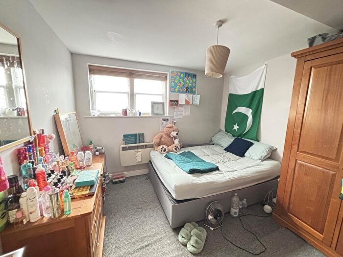 2 Bedroom Flat To Rent In Cardigan Road, Leeds, LS6