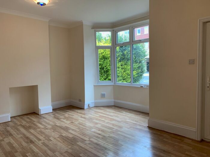 2 Bedroom Flat To Rent In Kingston Road, London, SW20