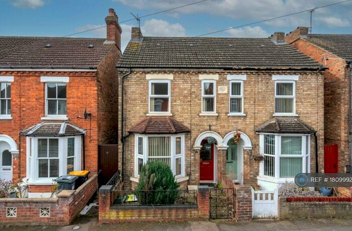 3 Bedroom Semi-Detached House To Rent In Littledale Street, Kempston, Bedford, MK42