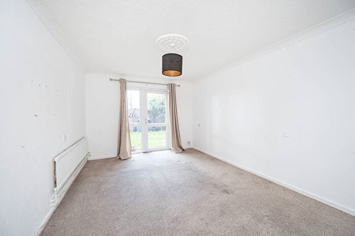 1 Bedroom Flat For Sale In Rectory Square, Stepney, London, E1