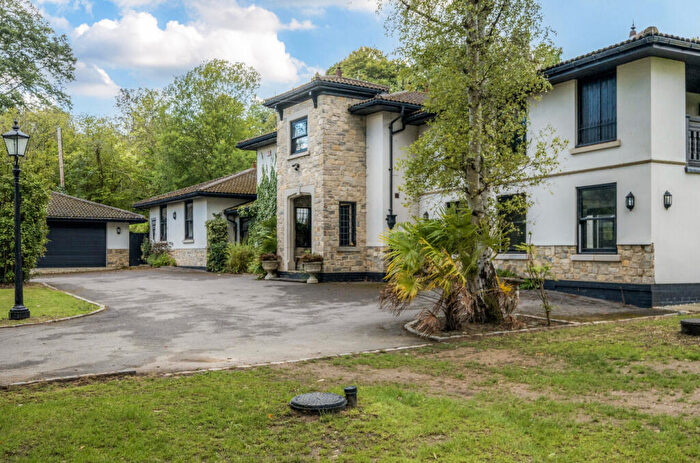 6 Bedroom Detached House For Sale In Jubilee Road, Finchampstead, Wokingham, RG40