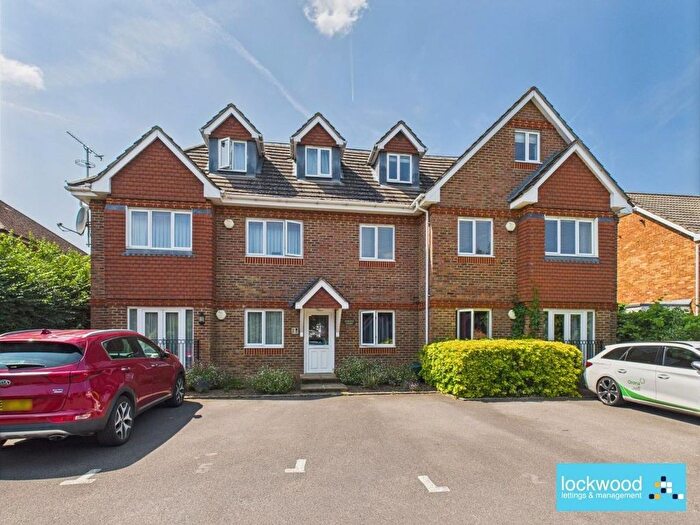 2 Bedroom Flat To Rent In Albany Court, Ashford, TW15