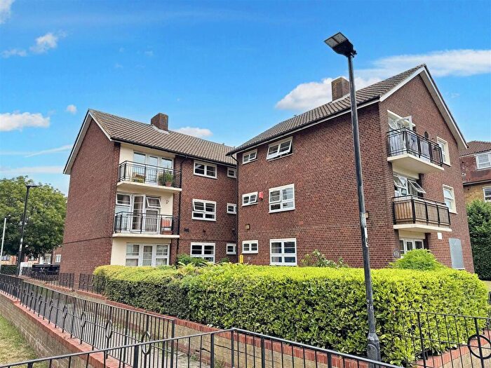 Apartment For Sale In Memorial Avenue, London, E15