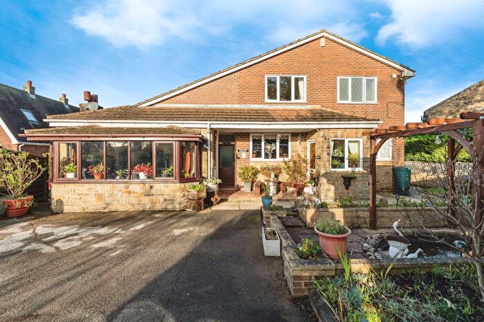 5 Bedroom Detached House For Sale In Birstall Lane, Drighlington, Bradford, BD11