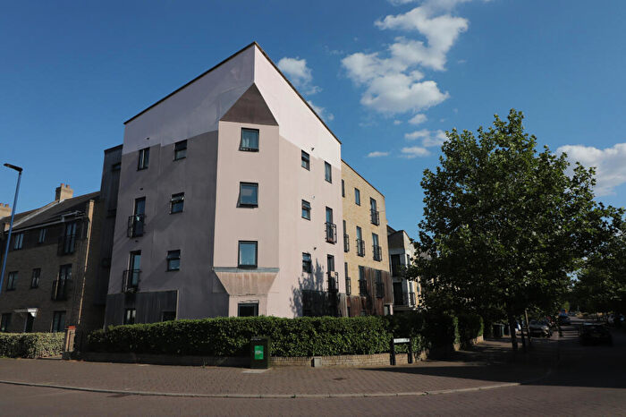 2 Bedroom Flat For Sale In Chieftain Way, Cambridge, CB4