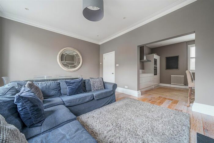 3 Bedroom Flat To Rent In High Street, Teddington, TW11