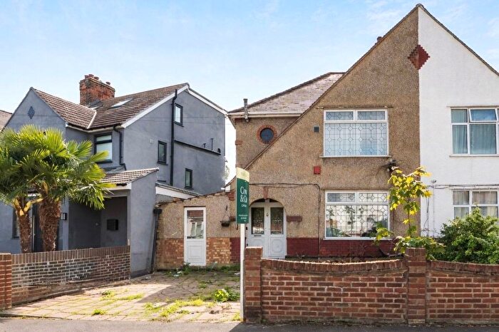 3 Bedroom Semi Detached House For Sale In Chatsworth Crescent, Hounslow, TW3