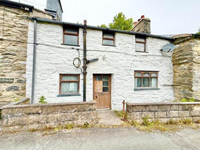 2 Bedroom Cottage For Sale In Newgate Street, LL24