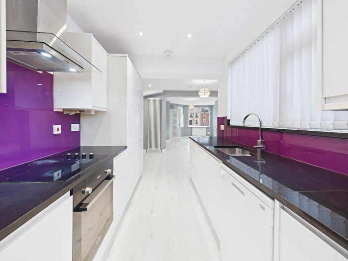 2 Bedroom Terraced House For Sale In Boothferry Road, Hull, HU4